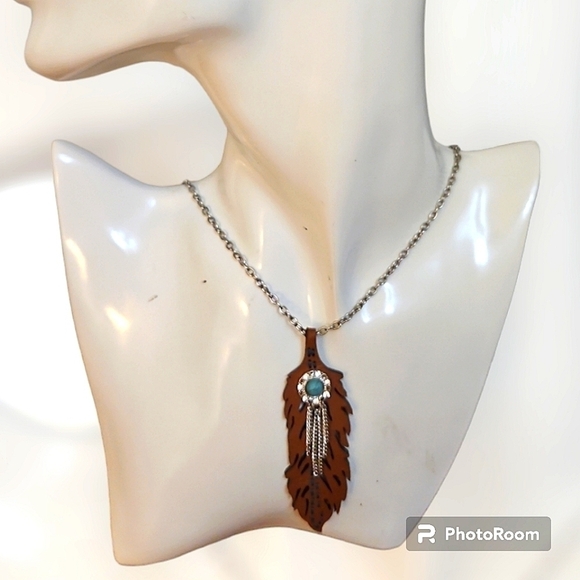 3/$30 Cowboy Core Western Faux Leather Feather Chain Necklace - Picture 1 of 5